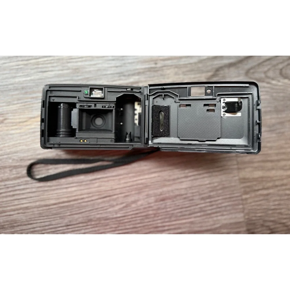 Vintage Minolta Freedom AF10R 35mm Film Camera Black Point & Shoot Autofocus